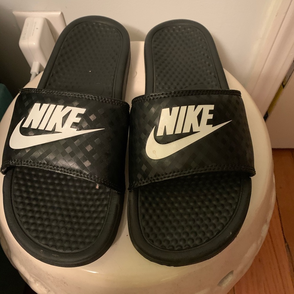 Gently used woman’s Nike sides
